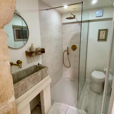 Penzion L'alcove, Near Montignac, Hautefort 3*